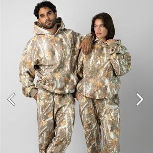 Comfrt Camouflage Hoodie NWOT